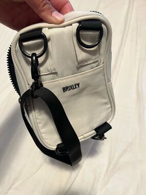 Brixley Women’s Belt Bag in Off-White